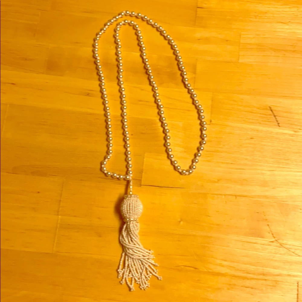 Faux pearls necklace